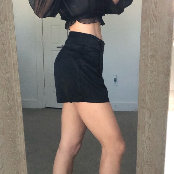 Shorts - Picture 3 of 5